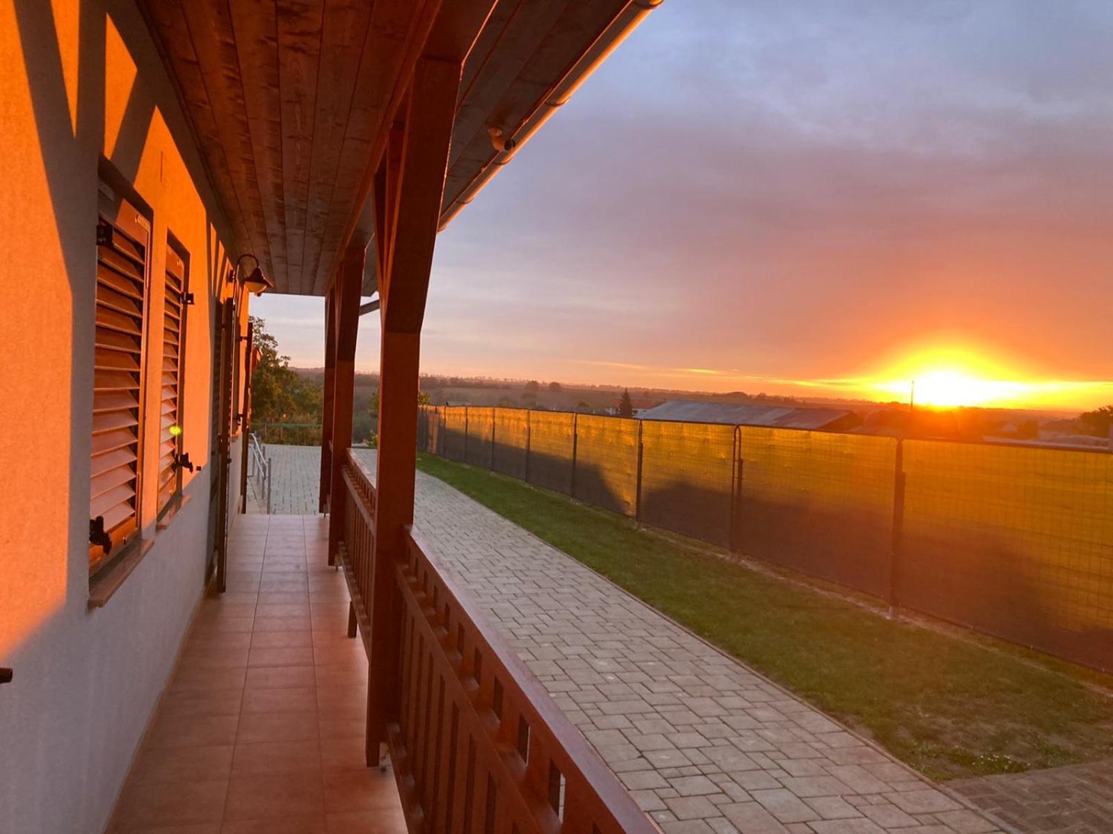Maushaus Hotel Vemend Bagian luar foto