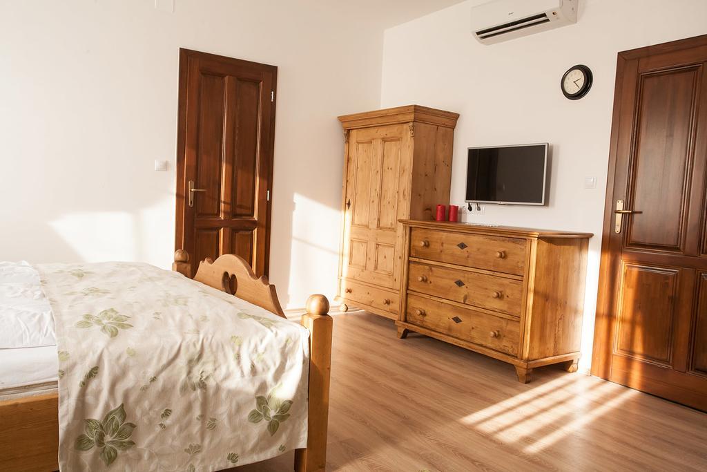 Maushaus Hotel Vemend Bagian luar foto