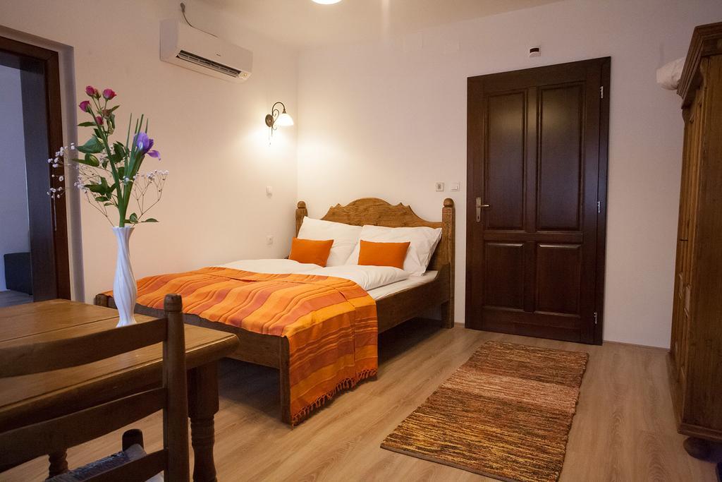 Maushaus Hotel Vemend Bagian luar foto