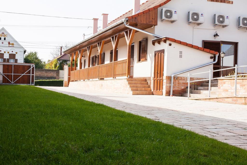 Maushaus Hotel Vemend Bagian luar foto