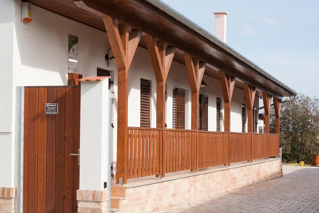 Maushaus Hotel Vemend Bagian luar foto