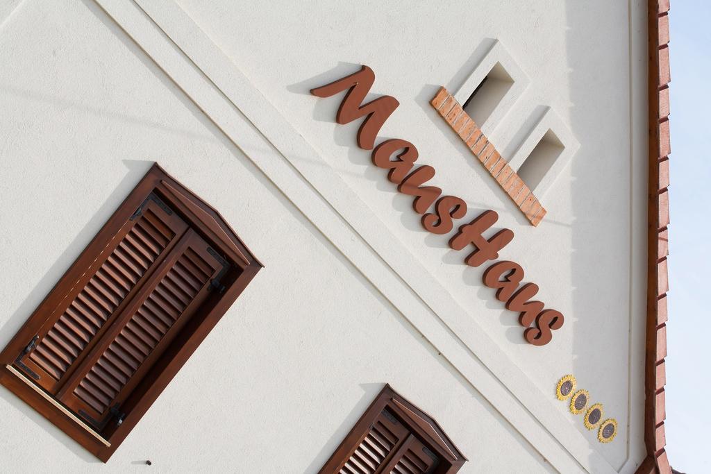 Maushaus Hotel Vemend Bagian luar foto