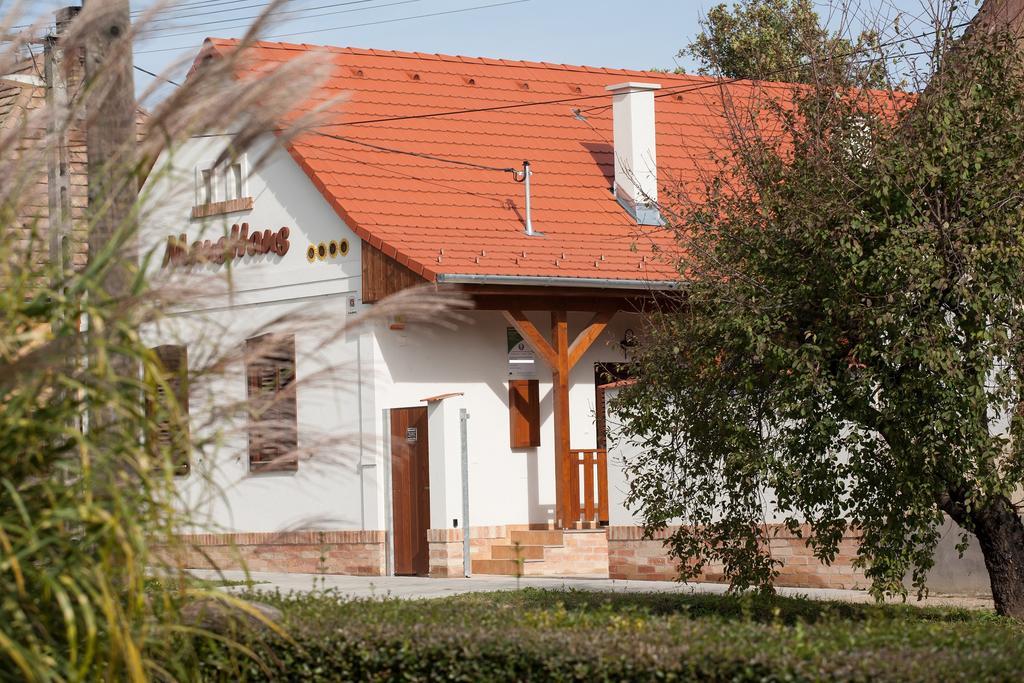 Maushaus Hotel Vemend Bagian luar foto